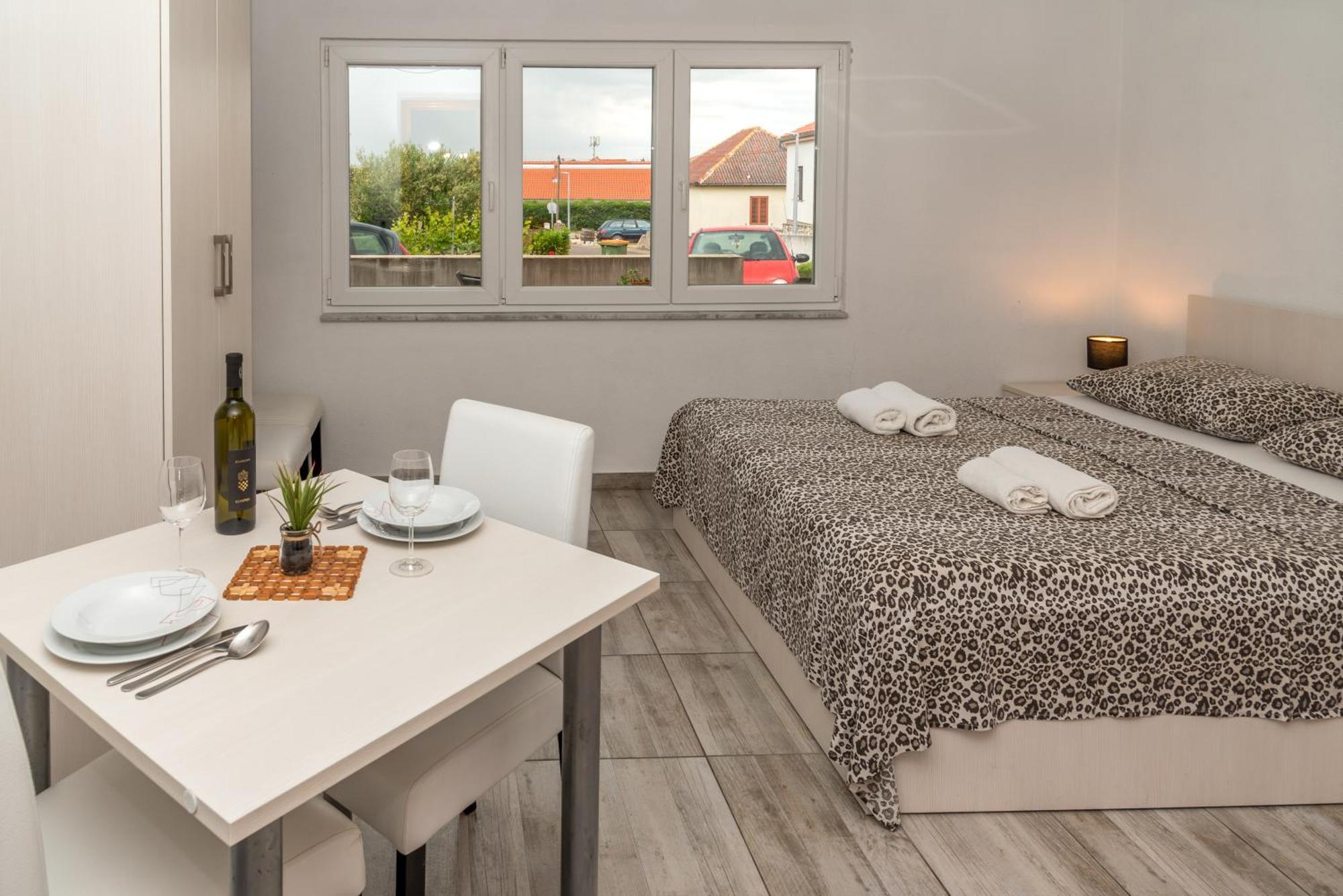 Studio Apartment Nin Extérieur photo